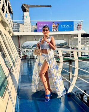 Akshaya Shetty Instagram - An exciting evening by the sea with @peaklife_magazine in Alibaug. 
Was dressed to impress in ‘summer chic’ outfit by @richasinghdesign 

Powered by @flyswiss @explore.louisiana 
Fashionshow at the Alibaug jetty with Chic collection by @varoinmarwah 
Thank you to our host @riaangeorge

Was a delight to watch @kingofclubsin & @maliniagarwal walk the ramp ❤️🧿