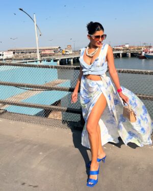 Akshaya Shetty Instagram - An exciting evening by the sea with @peaklife_magazine in Alibaug. 
Was dressed to impress in ‘summer chic’ outfit by @richasinghdesign 

Powered by @flyswiss @explore.louisiana 
Fashionshow at the Alibaug jetty with Chic collection by @varoinmarwah 
Thank you to our host @riaangeorge

Was a delight to watch @kingofclubsin & @maliniagarwal walk the ramp ❤️🧿
