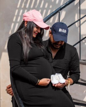 Akshya Digital Diaries Instagram - Mom - Dad to be. 👩‍🍼♥️
.
In collaboration with @lillypupp.in 🌸♥️🧿
.
#pregnant #pregnancy #preggo #preggobelly #preggoproblems #preggomama #preggomom #maternity #maternityphotography #maternityshoot #reelsinstagram #reelitfeelit #reelsvideo #reelkarofeelkaro #reelsindia #baby #babyshower #pregnancyannouncement #momdadtobe