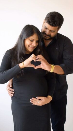 Akshya Digital Diaries Instagram - Twinkle Twinkle little star, My baby is not so far 🧿♥️👩‍🍼
.
#Momdadtobe 🌸♥️
.
#pregnant #pregnancy #preggo #preggobelly #preggoproblems #preggomama #preggomom #maternity #maternityphotography #maternityshoot #reelsinstagram #reelitfeelit #reelsvideo #reelkarofeelkaro #reelsindia #baby #babyshower #pregnancyannouncement