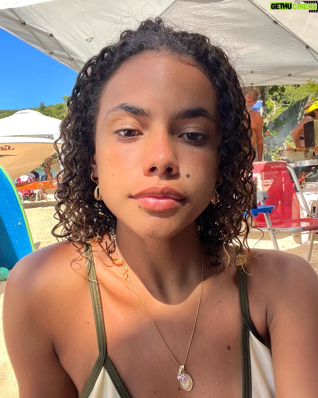 Alana Cabral - 2.5K Likes - dias muito mais que especiais!
eu >>amo<< viajar com a minha família❤️