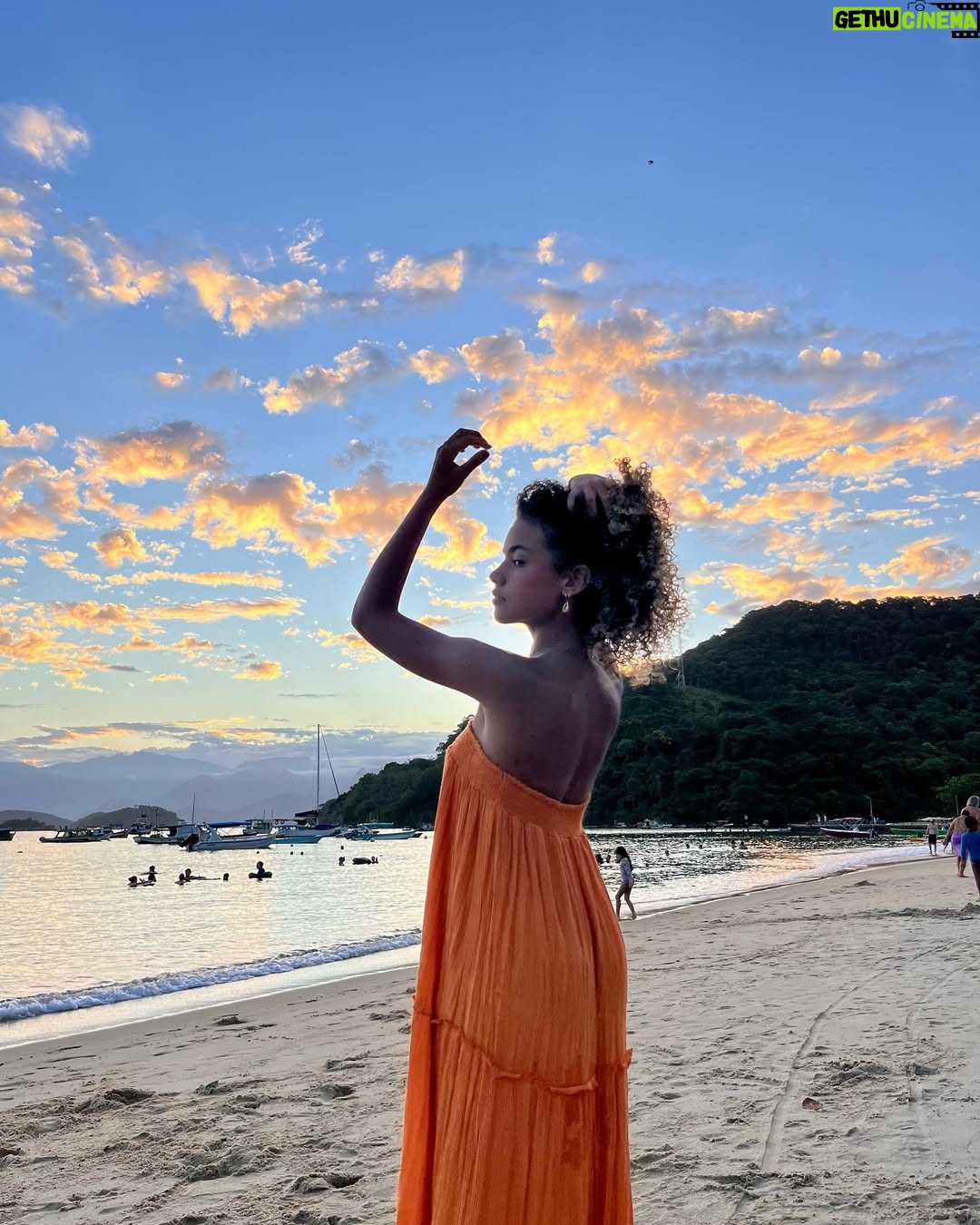 Alana Cabral - 2.5K Likes - dias muito mais que especiais!
eu >>amo<< viajar com a minha família❤️