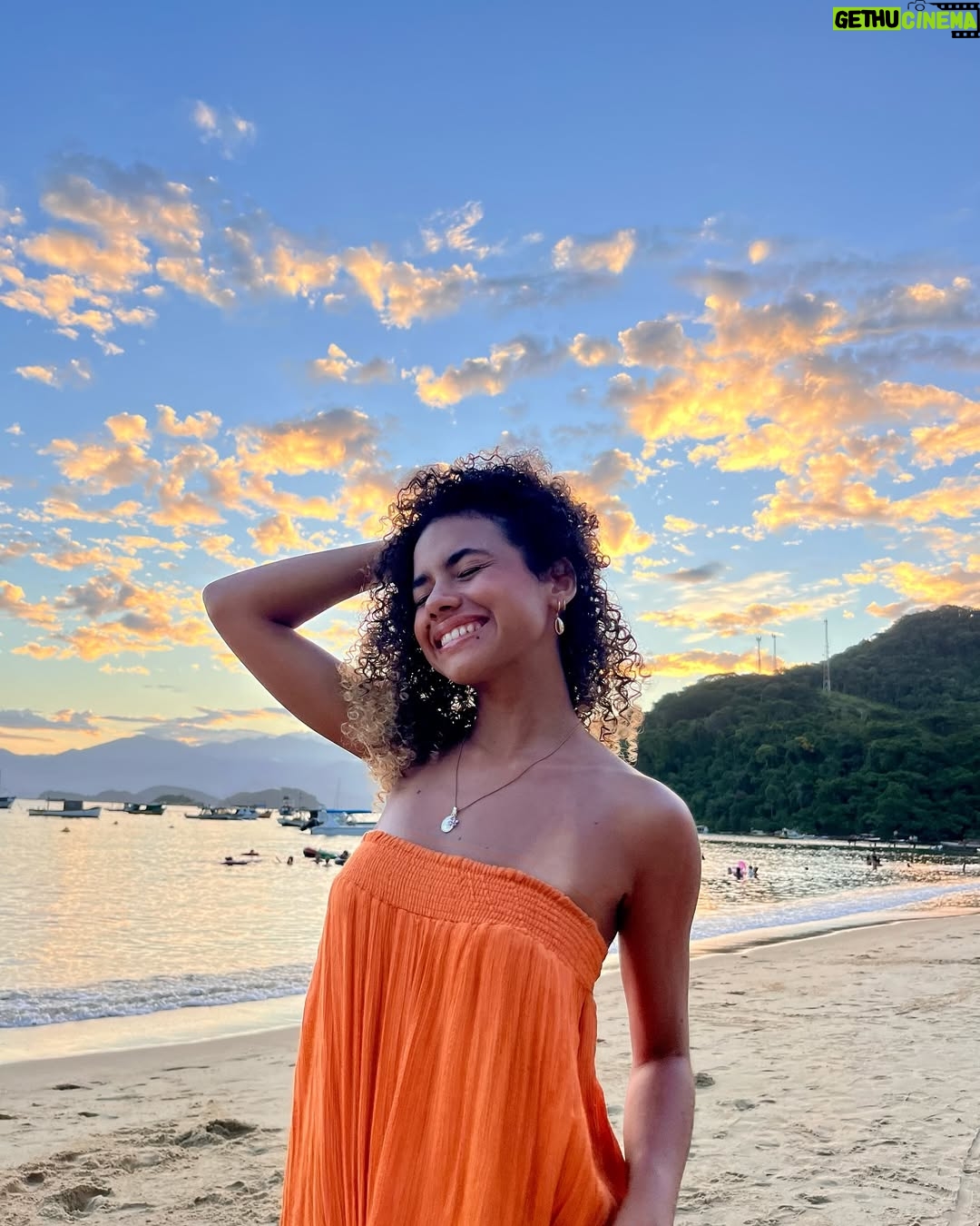 Alana Cabral - 2.5K Likes - dias muito mais que especiais!
eu >>amo<< viajar com a minha família❤️