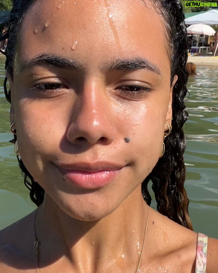 Alana Cabral - 2.5K Likes - dias muito mais que especiais!
eu >>amo<< viajar com a minha família❤️