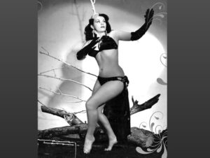 Alaska Instagram - Desde México llega la triste noticia de la muerte de dos diosas y referentes a las que tuve la suerte de conocer. Yolanda Montes “Tongolele” y Paquita la del Barrio. Antes de que la palabra empoderamiento se usara, a ellas no les hizo falta.
Foto 1 : con Tongolele en México.
Foto 2 : con Paquita y Jorge Cruz.
Foto 3 : Tongolele y Paquita juntas en un acto.
Fotos 4-5-6-7 Tongolele 
Fotos 8-9-10 Paquita la del Barrio.
Descansen el Paz y gracias por tanto.
Gracias por avisar @fangoticosmx @sr_gara