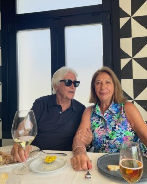 Alaska Instagram - Este bellezón cumple hoy 74 años. #ModeloDeConducta. Por muchos años más compartiendo la vida. FELICIDADES Mariángeles ♥️