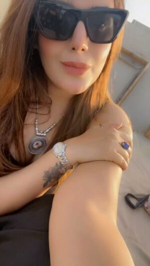 Aleezay Rasul Instagram - If you can’t change a situation, Change your Mind🧿💛

#reallife #love #life #momlife #realtalk #lifestyle #photography #real #realitycheck  #instagram #instagood #myreallife #reality #photooftheday #family #goodvibes #positivevibes #music #follow #picoftheday #iwillneverloosemydignityandmyfamilyvalues #nature #happy #september #instagram🧿❤️🌍