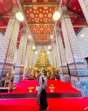 Aleezay Rasul Instagram - I Love to See the World, Temples 🛕🧿💛

#thailandia #travelgram #wanderlust #instatravel #thailand #travelblogger #paradise #traveltheworld #bangkok #asia #raw #thai #phuket #chiangmai #pattaya #allshots #krabi #kohsamui #amazingthailand #thaistagram #samui #pattaya #instatravel🧿🧿