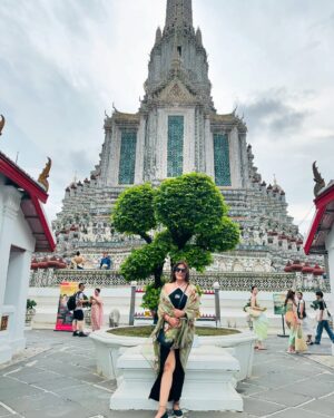 Aleezay Rasul Instagram - I Love to See the World, Temples 🛕🧿💛

#thailandia #travelgram #wanderlust #instatravel #thailand #travelblogger #paradise #traveltheworld #bangkok #asia #raw #thai #phuket #chiangmai #pattaya #allshots #krabi #kohsamui #amazingthailand #thaistagram #samui #pattaya #instatravel🧿🧿
