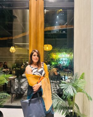 Aleezay Rasul Instagram - My Life is Mine☺️ I Live it I Control it💛🧿

  #enjoylife #enjoy #happy #instagood #photography #instagram #life #lifestyle #smile #goodvibes #happiness #summer #fun #photooftheday #enjoythemoment #beautiful #picoftheday #enjoythelittlethings #loveyourself #follow #friends #like #relax #motivation #instadaily