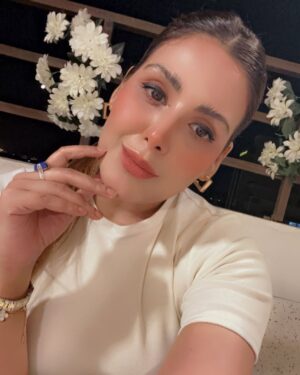 Aleezay Rasul Instagram - No Beauty Shines Brighter then that of a Good Heart🧿💛

#beauty #love #beautiful #fashion #makeup #instagood #photography #style #photooftheday #like #instagram #skincare #art #follow #photo #picoftheday #happy #smile #bhfyp #life #hair #me #selfie #myself #instadaily #loveyourself 🧿