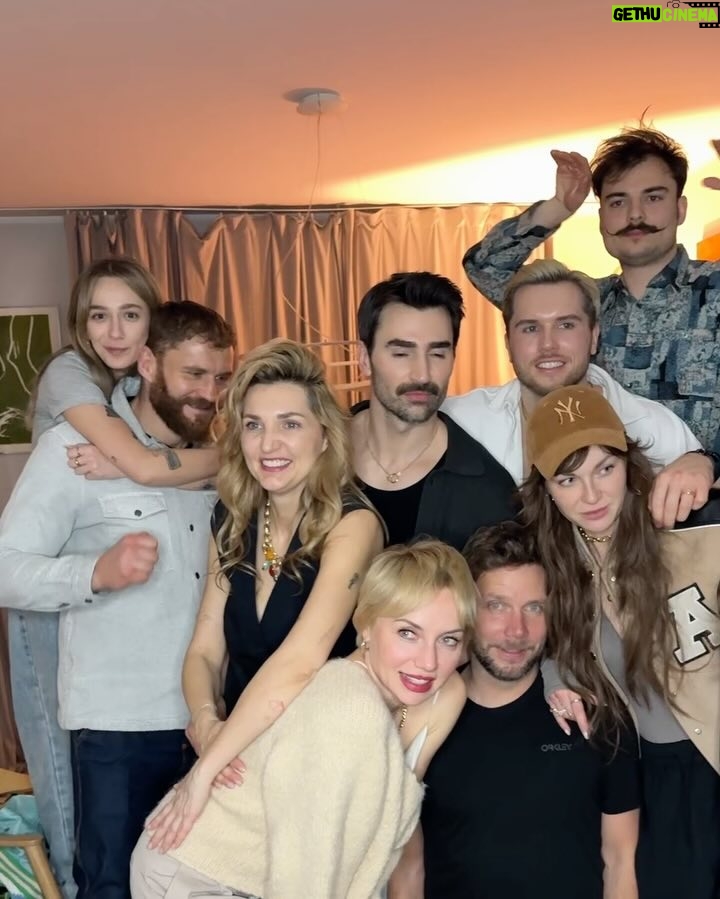 Aleksandra Adamska - 20.7K Likes - Sam Gandalf nie wymyśliłby takiej drużyny 😂
Równo rok temu wszyscy wsiedliśmy do samolotu i wyruszyliśmy w pogoni za przygodą z @azjaexpress.tvn 🌏 Wydawałoby się, że każdy z innego świata, a jednak szybko się dotarliśmy – trochę chaosu, sporo śmiechu i masa dobrych wspomnień. Dzięki za tę podróż! 😉
#AzjaExpress
🇺🇸 Even Gandalf himself wouldn’t have come up with such fellowship 😂
Exactly a year ago, we all got on a plane and set off chasing adventure with @azjaexpress.tvn 🌏 You’d think we were all from different worlds, but somehow we clicked pretty fast—some chaos, lots of laughs, and a ton of great memories. Thanks for the ride! 😉