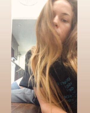Alexis Knapp Instagram - Trolled by the chandelier. #classicknapp srs, silly, sincere, sensory ohhh ssssssnapπ€ β¦fool me once, LIGHT! π‘π€πΌ
1st slide reg. 2&3 slowwww. 4 bunny upped ππ»ββοΈπ¨
Movement is life. Iβm committing to move yet again like waterβ¦.β²οΈπ¦’π§
If u donβt use itβ¦.the rivers wonβt flow π#movethroughyourblocks #belikewater #dancewithmeee #samuraiinspired
#tgif
Is there anything better than rythm and movement? In nature, itβs my absolute churchπ²π©°πͺ½