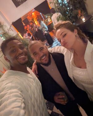Alexis Knapp Instagram - Nine Bodies In A Mexican Morgue was a wondrrrous immediate welcoming back to LA after being in the bay for 2 weeks. An amazing show all around, excited for all episodes to air… MANAÑA! March 2nd on @mgmplus 
#NineBodies but I hugged around 30 of em. 
🫶💋 @nicolaparish 🌸💕🌸💕🌸💕