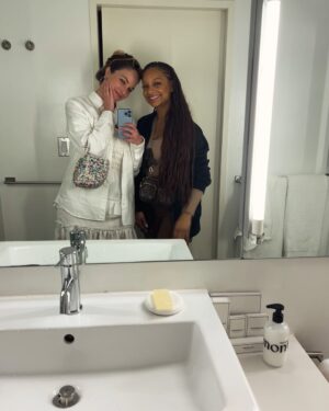 Alexis Knapp Instagram - Nine Bodies In A Mexican Morgue was a wondrrrous immediate welcoming back to LA after being in the bay for 2 weeks. An amazing show all around, excited for all episodes to air… MANAÑA! March 2nd on @mgmplus 
#NineBodies but I hugged around 30 of em. 
🫶💋 @nicolaparish 🌸💕🌸💕🌸💕