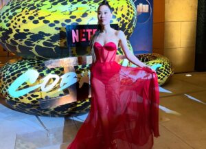 Alicia Hannah Instagram - cobra kai never dies❤️❤️❤️❤️ 

premiere look
styled by @benjaminholtrop 
makeup @karayoshimotobua 
hair @yumabastet 
style assist @emilykejohnson
​gown - @coral_castillo
jewelry - @kylechandesign @stephaniegottlieb
shoes - @charleskeithofficial