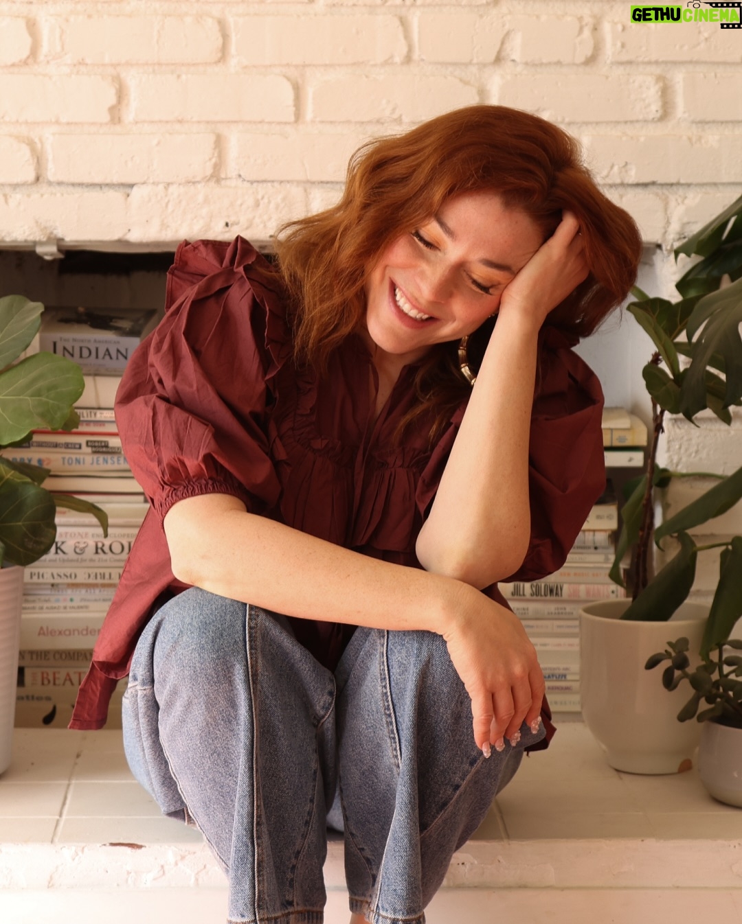 Alisha Gaddis - 194 Likes - Our Cleowoman @alishagaddishere is a force. Emmy & Grammy-winning artist, producer, writer, and motherāshe does it all with purpose. Her advice? Get louder. Make your art. Let it fail. Make it again. The world needs you.
Tap the link in stories to read our full conversation with Alisha ā this one will inspire you! āØ
#Cleowoman