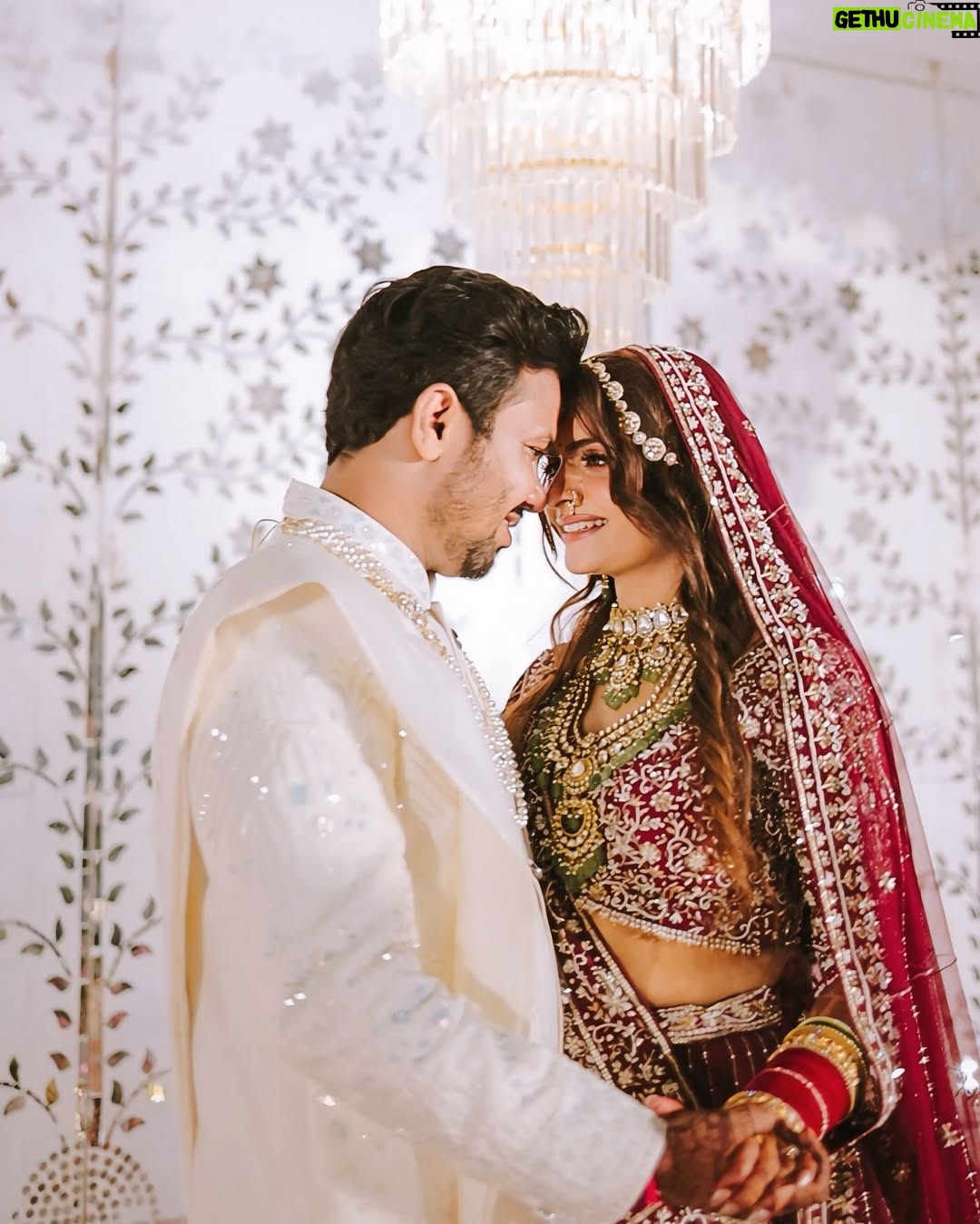 Alisha Rajput - 781.3K Likes - 5 sal ladte jaghdte finally shadi hogyi , I am very happy to be your mrs Agrawal mrs robin . Mai promise karti hu ki mai har wakt apka sath dungi chahe dukh ho ya sukh š©µš§æ
Groom outfit @arish_tailor_
Bride outfit @annupatel
Jewels @jewellery_by_rutzz
Function @function._.junction
#rosha #marriage #shadi