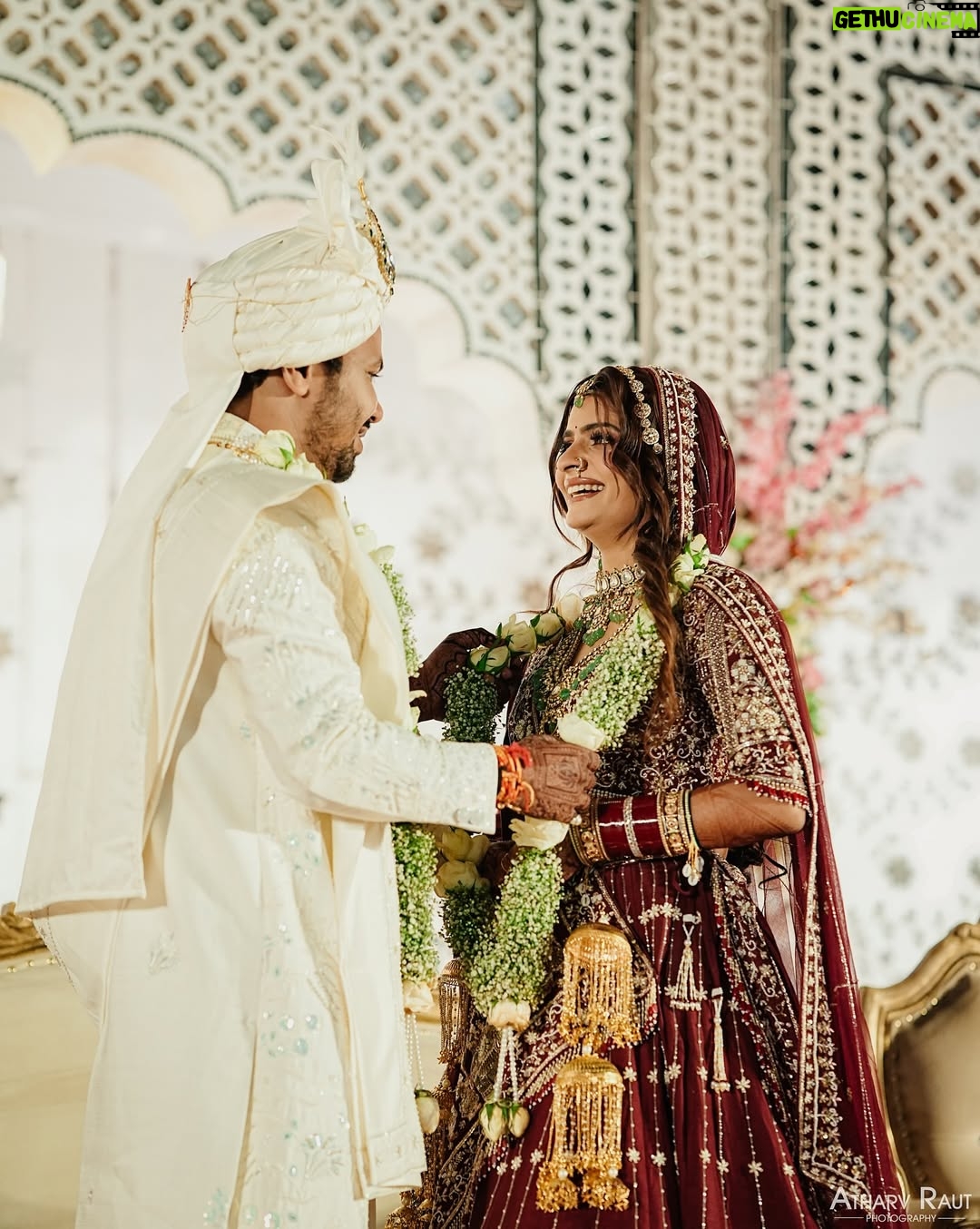 Alisha Rajput - 781.3K Likes - 5 sal ladte jaghdte finally shadi hogyi , I am very happy to be your mrs Agrawal mrs robin . Mai promise karti hu ki mai har wakt apka sath dungi chahe dukh ho ya sukh š©µš§æ
Groom outfit @arish_tailor_
Bride outfit @annupatel
Jewels @jewellery_by_rutzz
Function @function._.junction
#rosha #marriage #shadi