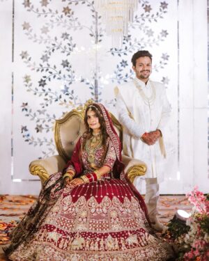Alisha Rajput Instagram - 5 sal ladte jaghdte finally shadi hogyi , I am very happy to be your mrs Agrawal mrs robin . Mai promise karti hu ki mai har wakt apka sath dungi chahe dukh ho ya sukh 🩵🧿

Groom outfit @arish_tailor_ 
Bride outfit @annupatel 
Jewels @jewellery_by_rutzz 
Function @function._.junction 

#rosha #marriage #shadi