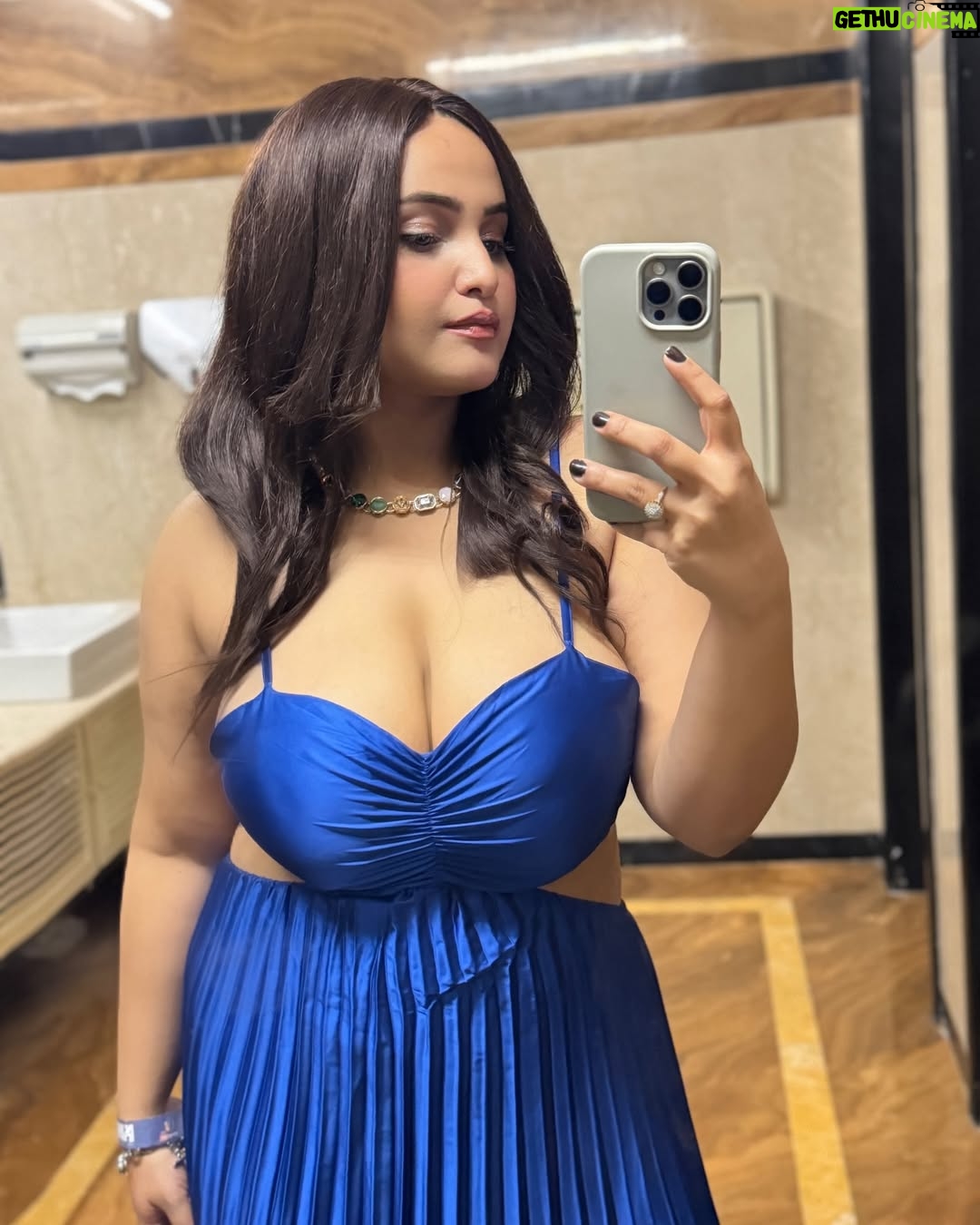 Aliya Naaz - 6.8K Likes - Heyyy 💙