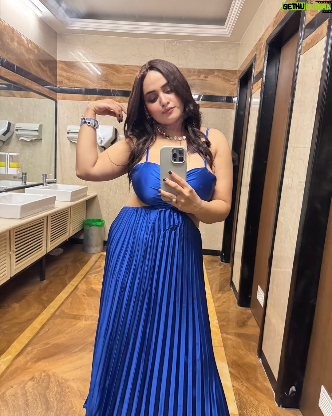 Aliya Naaz - 6.8K Likes - Heyyy 💙