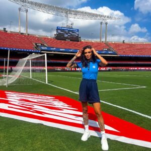 Alline Calandrini Instagram - Vamos para mais uma final de SUPERCOPA feminina.

SÃO PAULO X CORINTHIANS agoooora no @sportv 

Quem leva a taça hoje?