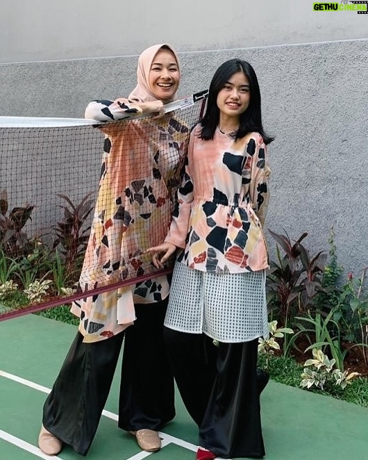 Alya Rohali - 4.5K Likes - Based on my experience , menjadi seorang ibu itu tidak cukup dengan teori . “Terjun langsung” jadi ibu , baru bisa dapet ilmu yang tepat . Banyak variabelnya jd seorang ibu yang baik, doesn’t apply for all , karena tiap anak spesial dan berbeda . Sikon tiap ibu juga beda . So, whether IRT, working mom, cesar mom, normal birth mom, full asi mom, mix asi sufor mom, … we are mothers , we are doing the best we can for our kids . Sometimes we make mistakes, being selfish, but we also make sacrifices regarding our kids. Most importantly, be a happy mom , coz when we are happy, the kids will be happy .
Selamat hari ibu utk semua ibu … ❤️❤️ jalanin aja sebaik2nya peran ini , don’t let other people judge you .
And for my girls , let’s be bestfriends for life , be with me when I’m old and weak . Some said your children are not your investment. For me , you are my investment for my afterlife . Coz your pray may save me .