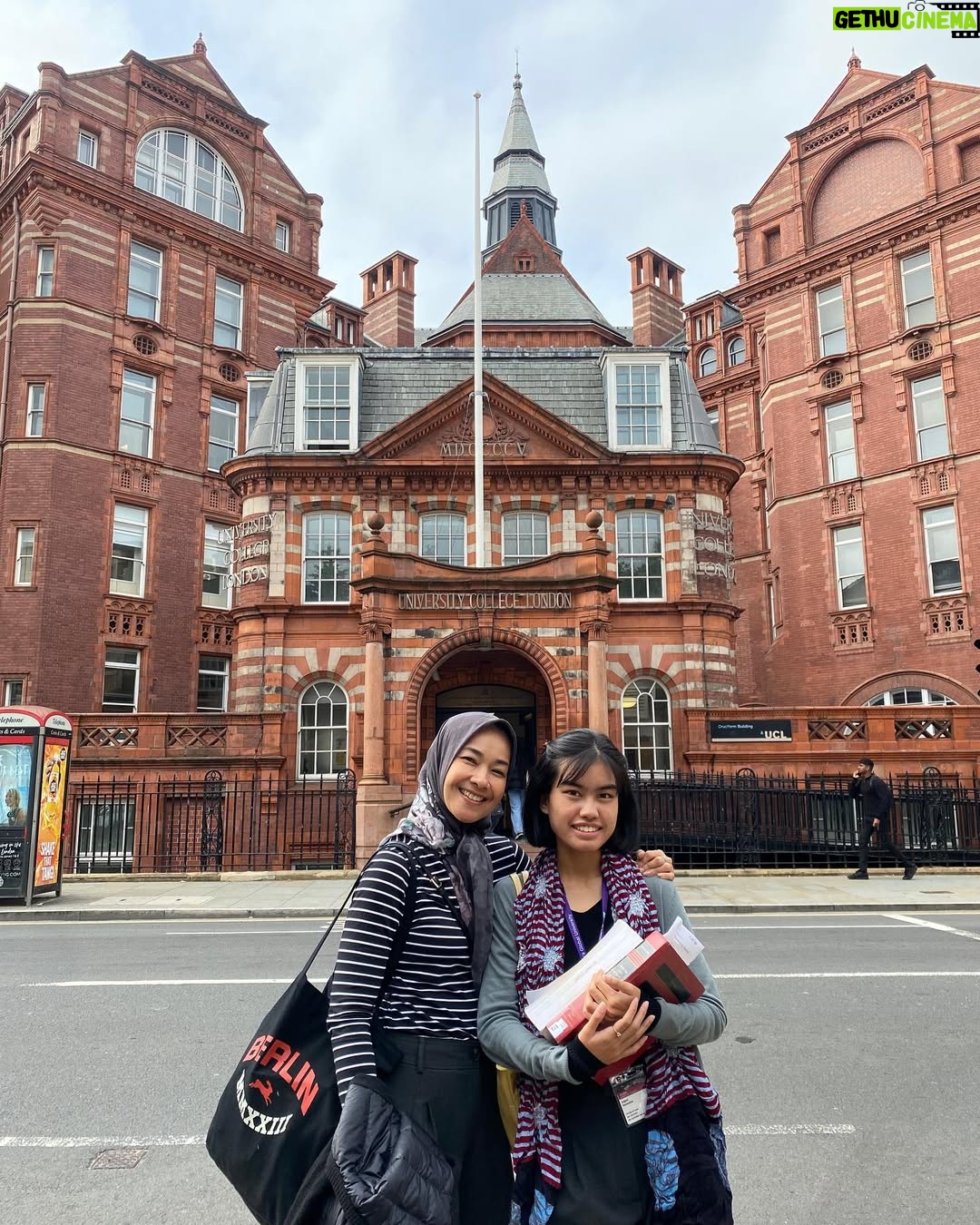 Alya Rohali - 5.2K Likes - Visiting @namiradjani’s campus @ucl on her first day kuliah .
Very nice campus di tengah kota . Enjoy being Londoners jan , belajar yang semangat ya and maksimalkan mendapatkan new experience .
Backsound single @namiradjani yang menemani perjalanan dia mulai dari apply kuliah, les dan tes IELTS sampai persiapan apply LPDP .
