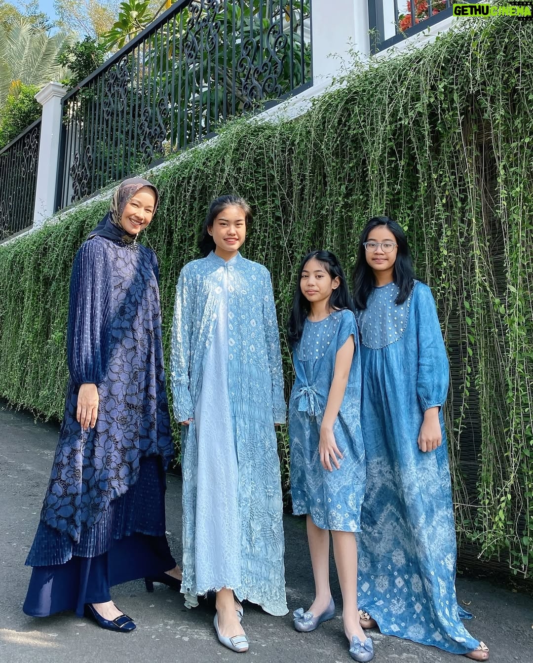 Alya Rohali - 4.5K Likes - Based on my experience , menjadi seorang ibu itu tidak cukup dengan teori . “Terjun langsung” jadi ibu , baru bisa dapet ilmu yang tepat . Banyak variabelnya jd seorang ibu yang baik, doesn’t apply for all , karena tiap anak spesial dan berbeda . Sikon tiap ibu juga beda . So, whether IRT, working mom, cesar mom, normal birth mom, full asi mom, mix asi sufor mom, … we are mothers , we are doing the best we can for our kids . Sometimes we make mistakes, being selfish, but we also make sacrifices regarding our kids. Most importantly, be a happy mom , coz when we are happy, the kids will be happy .
Selamat hari ibu utk semua ibu … ❤️❤️ jalanin aja sebaik2nya peran ini , don’t let other people judge you .
And for my girls , let’s be bestfriends for life , be with me when I’m old and weak . Some said your children are not your investment. For me , you are my investment for my afterlife . Coz your pray may save me .