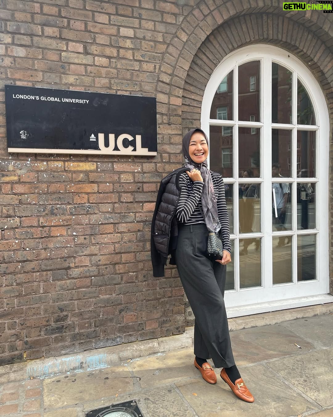 Alya Rohali - 5.2K Likes - Visiting @namiradjani’s campus @ucl on her first day kuliah .
Very nice campus di tengah kota . Enjoy being Londoners jan , belajar yang semangat ya and maksimalkan mendapatkan new experience .
Backsound single @namiradjani yang menemani perjalanan dia mulai dari apply kuliah, les dan tes IELTS sampai persiapan apply LPDP .