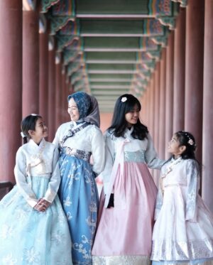 Alya Rohali Instagram - Based on my experience , menjadi seorang ibu itu tidak cukup  dengan teori . “Terjun langsung” jadi ibu , baru bisa dapet ilmu yang tepat . Banyak variabelnya jd seorang ibu yang baik, doesn’t apply for all , karena tiap anak spesial dan berbeda . Sikon tiap ibu juga beda . So, whether IRT, working mom, cesar mom, normal birth mom, full asi mom, mix asi sufor mom, … we are mothers , we are doing the best we can for our kids . Sometimes we make mistakes, being selfish, but we also make sacrifices regarding our kids. Most importantly, be a happy mom , coz when we are happy, the kids will be happy . 
Selamat hari ibu utk semua ibu … ❤️❤️ jalanin aja sebaik2nya peran ini , don’t let other people judge you . 

And for my girls , let’s be bestfriends for life , be with me when I’m old and weak . Some said your children are not your investment. For me , you are my investment for my afterlife . Coz your pray may save me .
