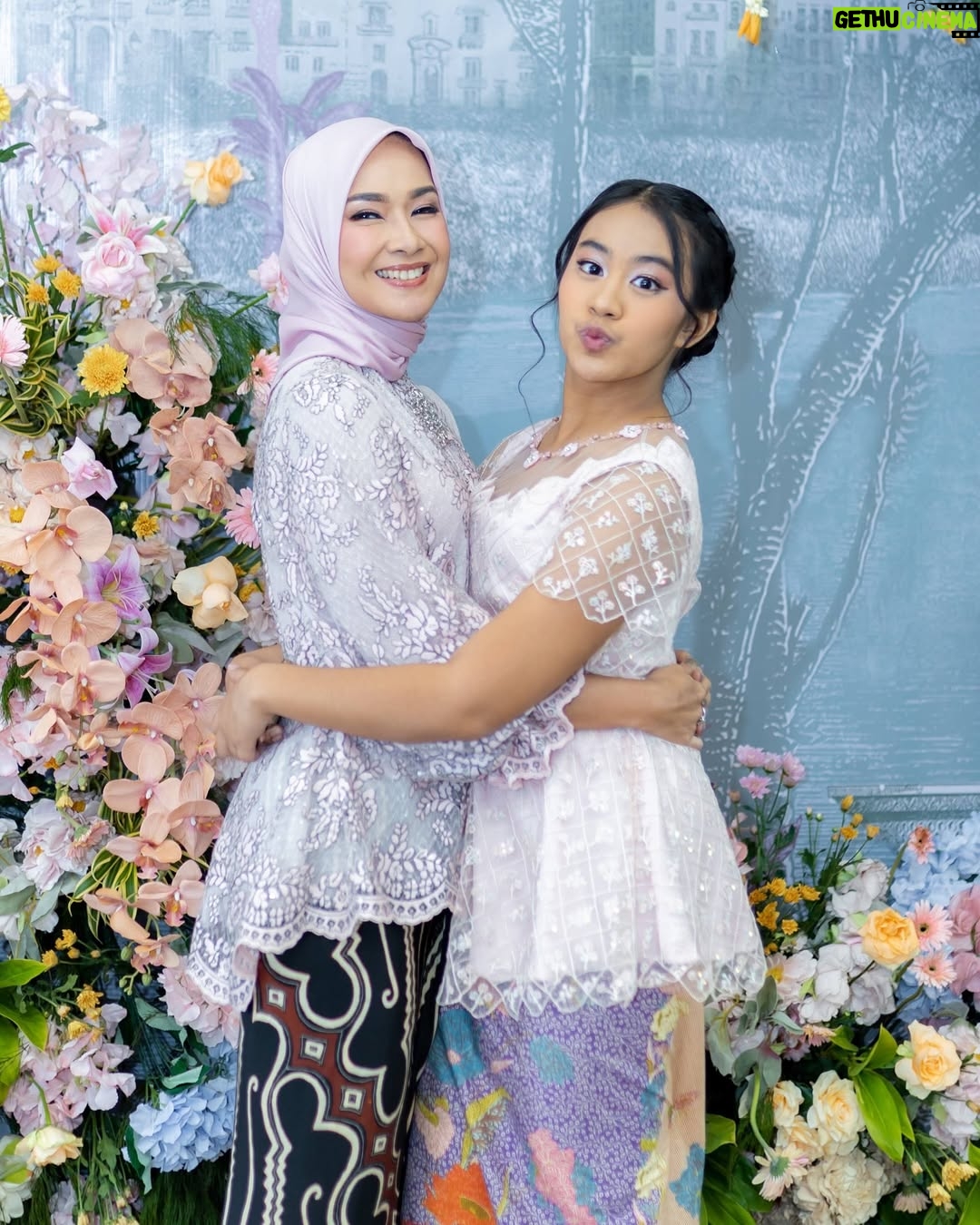 Alya Rohali - 11.2K Likes - We are all happy for you, teteh … even for your sisters this is the day they’ve hoped for.
#engagement
Kebaya mama dan adik2 by @chantik_boutique
Seserahan @seserahan_by_rosearbor
Decorations @sejiwa.creation
Venue @granmahakamhotel
Organizer @pindyorganizer