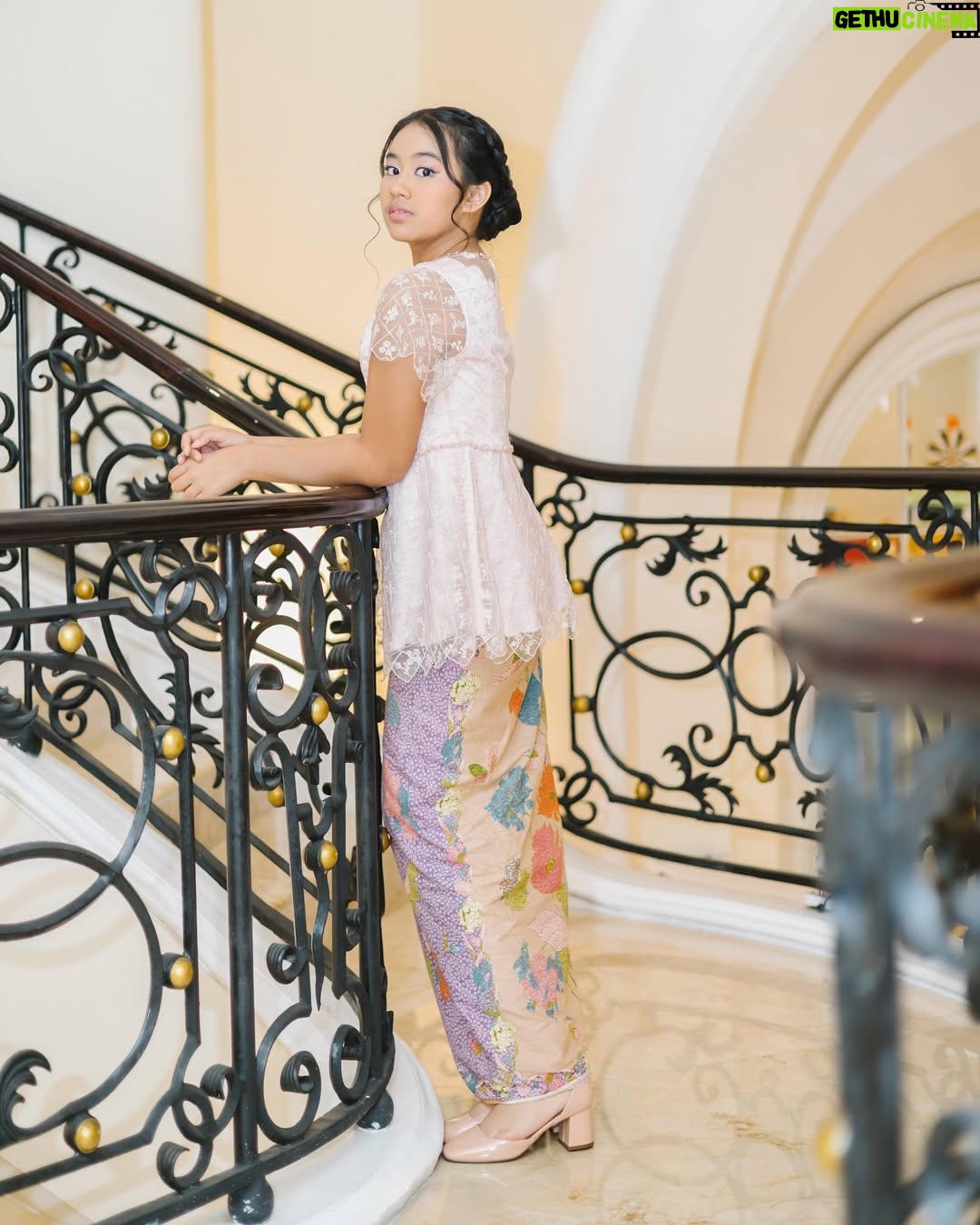Alya Rohali - 11.2K Likes - We are all happy for you, teteh … even for your sisters this is the day they’ve hoped for.
#engagement
Kebaya mama dan adik2 by @chantik_boutique
Seserahan @seserahan_by_rosearbor
Decorations @sejiwa.creation
Venue @granmahakamhotel
Organizer @pindyorganizer