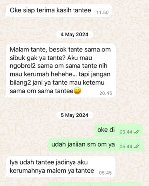 Alya Rohali Instagram - As a parent there will be first time for everything regarding our children . First born, first walk, first school, first graduation, first love, first broken heart .. and this time first marriage proposal … wow what a phase of parenting life . 
Jadi begini ceritanya … 
Slide 1 coming soon lamaran antar keluarga besar jani dan audi 
Slide 2 pertama kali audi mau menyampaikan maksudnya … mau propose jani . Mama masih kaget tapi ayah super girang 
Slide 3 setelah beberapa kali tertunda , after jani pulang dari London dan chicago akhirnya info akan propose 
Slide 4 Mama cepu sedikit ke adik2 and mereka super happy 
Slide 5 and 6 Finally di propose membuat kegegeran di group keluarga besar , haha jani gak tau kalau kita semua orangtua udh diajak ngomong dulu 
Slide 7,8,9 parents meeting after the proposal ,  the more the merrier 
Slide 10 dst final preparation for lamaran formal dengan semua keluarga besar . 
Bismillah lancar semua … tunggu cerita selanjutnya ya