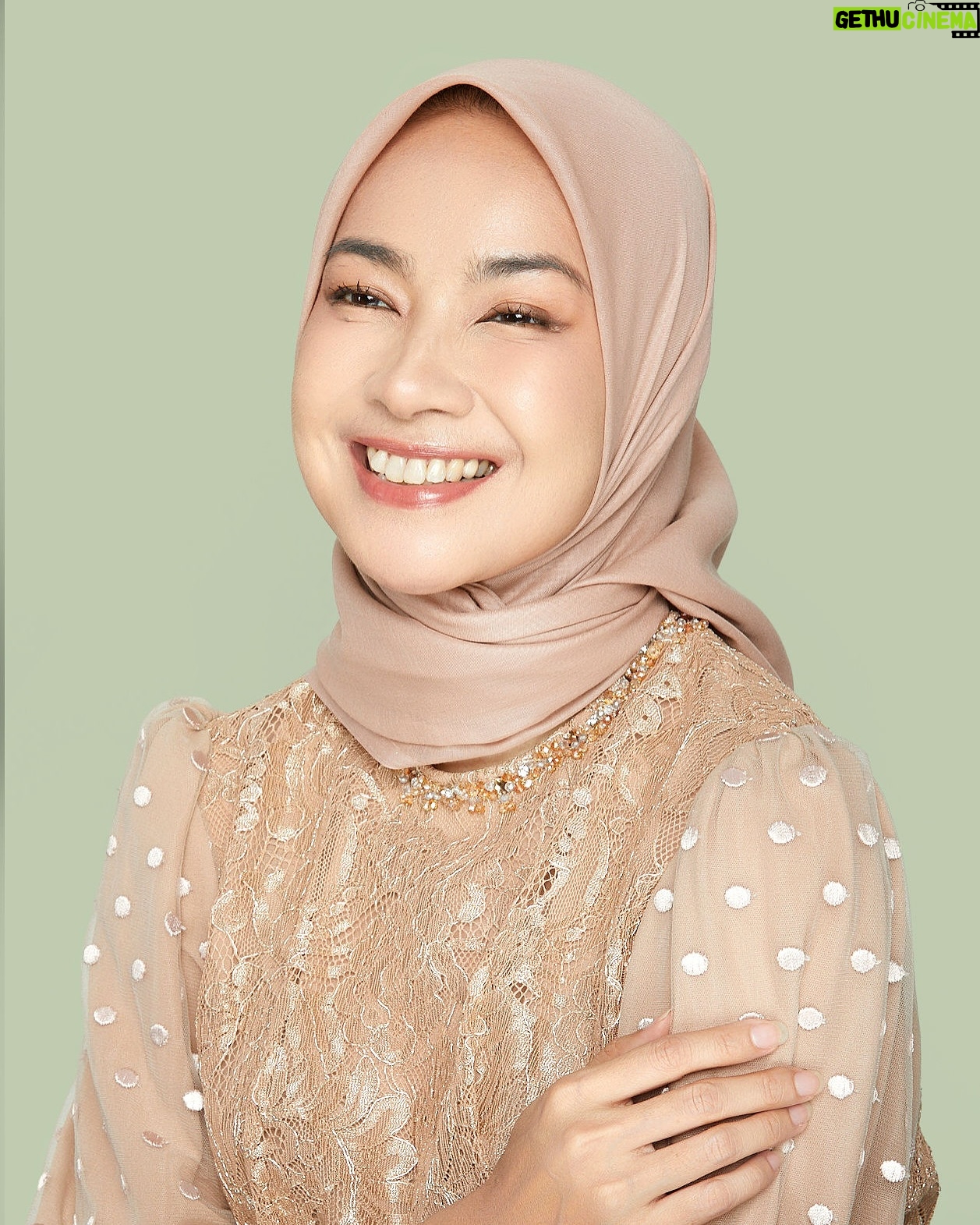 Alya Rohali - 4.5K Likes - I’m entering new phase of my life at the age of 49 , anak2 sdh beranjak dewasa , sedang mempersiapkam mengantar anak sulung memasuki fase perkawinan which means akan memasuki juga fase menjadi enin2 bila Allah menghendaki .
I feel so blessed with everything that I’ve been given in my life . Bersyukur tiada henti .
Semoga kami sekeluarga selalu sehat dan diberikan kemudahan utk senantiasa menjalankan ketaatan padaNYA.
Thank you for all the love and attentions for today ❤️