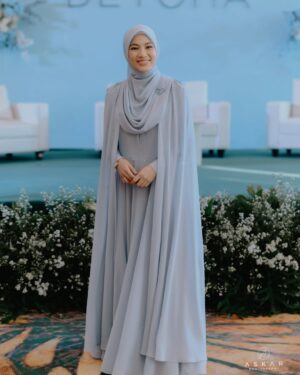 Alyssa Soebandono Instagram - ... and it's blue 🩵
-

Dress by @rasya_shakira
Hijab by @awanisaw 
Makeup by @nooibeauty