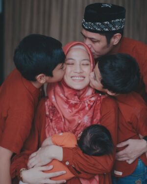 Alyssa Soebandono Instagram - Happy Eid al-Adha 1445H ♡

Semoga Allah ta'ala menerima serta menyempurnakan amal ibadah kita semua.

Aamiin Allahumma Aamiin.

From,
The Harlinos
