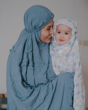 Alyssa Soebandono Instagram - Masya Allah TabarakAllah.

Selamat 10 bulan, Aisyah Aulia Putri Harlino *ੈ✩‧₊˚ 

Allahumma Baarik.