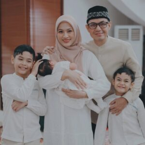 Alyssa Soebandono Instagram - Masya Allah Tabarakallah ♡

07.07.2024

Alhamdulillah, Aqiqah untuk putri kami telah dilaksanakan.

Semoga seluruh doa yang kami panjatkan diijabah oleh Allah Azza wa Jalla.

Terima kasih juga yah untuk seluruh doa baik dan semua harapan yang dipanjatkan untuk Aulia serta Rendra dan Malik selama ini.

Allahumma Baarik.