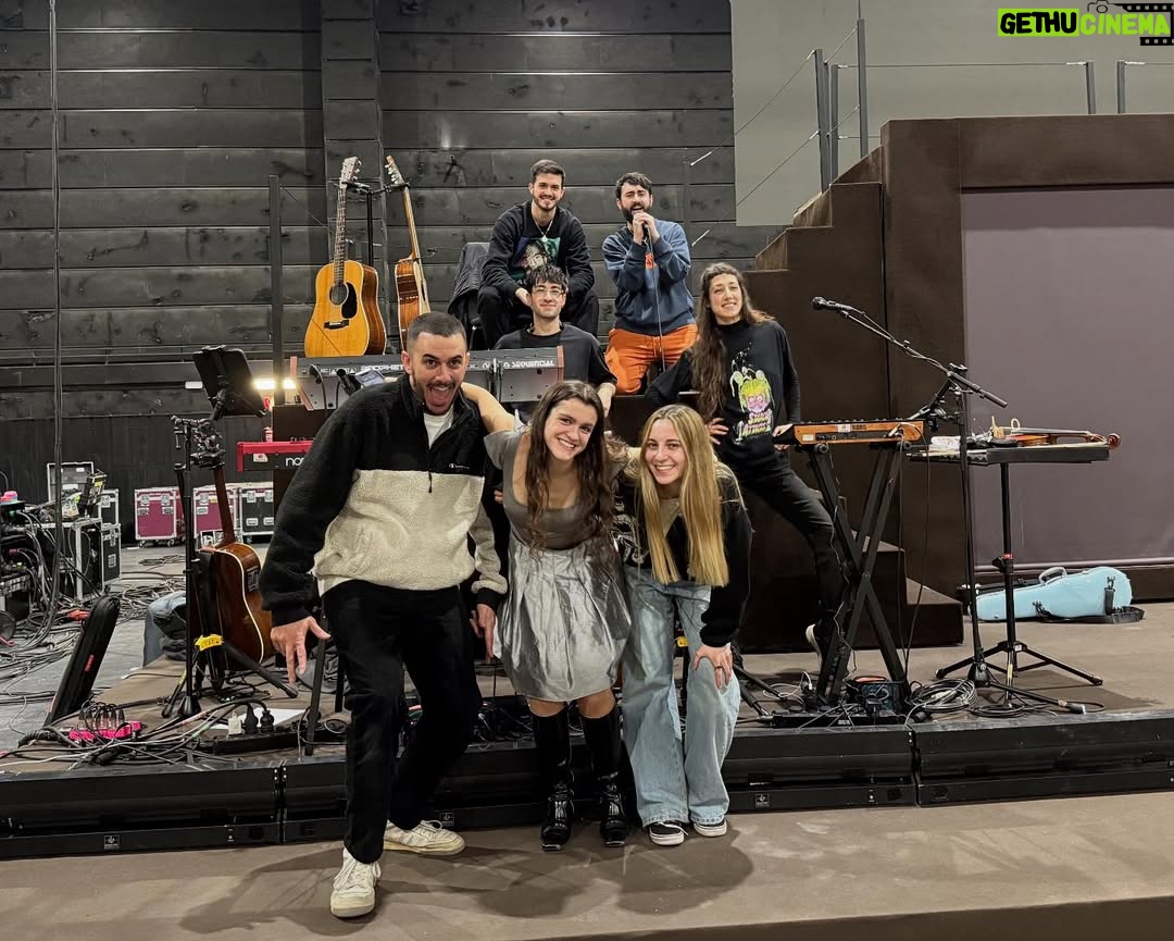 Amaia Romero - 90.9K Likes - todavรญa estoy asimilando lo que ha pasado este fin de semana en el sant jordi club y en el movistar arena uffff๐ญ๐ญ๐ญ estoy muy contenta y agradecida con todo el pรบblico que estuvisteis ahรญ y con todo el equipo increรญble que ha creado esto conmigo๐ฅน๐ฅน๐ฅน๐ฅน๐ฅน๐ฅน๐ฅน๐ฅน๐ฅน๐ฅน gracias gracias gracias OS QUIEROOOOOOO
direcciรณn creativa @daniel____2000
direcciรณn musical @vmartinez.v
escenografรญa @eevgzz
direcciรณn de vestuario y estilismo @andrearamil
diseรฑo de mi vestuario @inesfolch
maquillaje y peluquerรญa @vicentguijarro
coreografรญa @ouinaohr
iluminaciรณn @sergipratt
hermanager @javierromer
banda @luismartinez_music @anika__anika__anika @zazo0000 @peterpartypizza @abril_drums
@alberttrombone
@tarquim.music
@greghollis.music
@alvar.jazz
@chsunier_
coro @tallerdemusics @claralunamusic
tรฉcnico de sonido @acarreteros
tรฉcnico monitores @bernatoliveras
tรฉcnico secuencias @perequilez
tour manager @amadojulieta_
stage manager @somsantacreu
programador luces @borja416
maquinista @cartonzico
producciรณn @menosquecero
tรฉcnica vocal @montsefrancovocalcoach
backliner @frangarbuglia
videรณgrafa @mercixula
visuales @datvision_studio
realizaciรณn @furious_content
estilismo orquesta: @thehalconmaltes