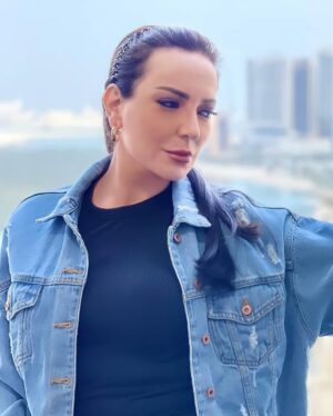 Amal Arafa Instagram - 👉🏻👉🏻

عازفة الكمان 🎻 

💄 @taraneh.sadeghi 
✂️ @mouheidin_mounajed 
📸 @mo_kheir_ali 
👗 @leenhazeempublic 

#amalarafa #amal #picsoftheday #photoshoot #instapic #instagram #instagood #instamood #emirates #abudhabi 
#أمل_عرفة #عازفة_الكمان #ديالا #الامارات #ابوظبي #ابو_ظبي #تصوير #مسلسل #جديد #دارما