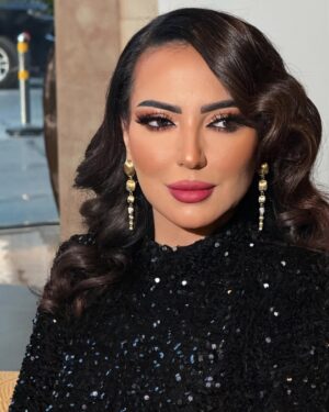 Amal Arafa Instagram - Makeup with the creative Zakia from Ariam Salon
@ariam_center
Hair style by Sarah
@saroona.hair
Styled by : @najaad_ss
Jewelry : @mystique_ksa