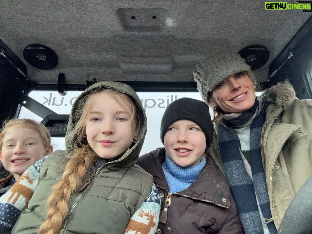 Amanda Owen - 23.1K Likes - π¬πSame π© to deal with but different company. ππ¬
They are absolute rays of sunshine π as we go forth headlong into the rain, wind, sleet and snow or whatever life throws in our direction. π§οΈ π¨ βοΈ #resilience #strength #positivity #yorkshire #weather #farm #shepherdess #countryside #adversity #triumph