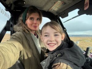 Amanda Owen Instagram - 👬👭Same 💩 to deal with but different company. 👭👬 
They are absolute rays of sunshine 🌞 as we go forth headlong into the rain, wind, sleet and snow or whatever life throws in our direction. 🌧️ 💨 ❄️ #resilience #strength #positivity #yorkshire #weather #farm #shepherdess #countryside #adversity #triumph