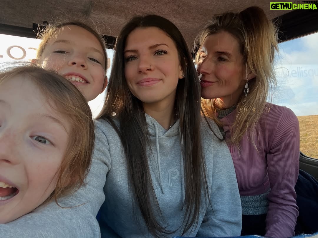 Amanda Owen - 23.1K Likes - π¬πSame π© to deal with but different company. ππ¬
They are absolute rays of sunshine π as we go forth headlong into the rain, wind, sleet and snow or whatever life throws in our direction. π§οΈ π¨ βοΈ #resilience #strength #positivity #yorkshire #weather #farm #shepherdess #countryside #adversity #triumph