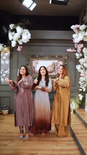 Amar Khan Instagram - Beautiful ladies 🩷
.
Wearing; @sheenbyshaistalodhi
🎥: @mr_n_production