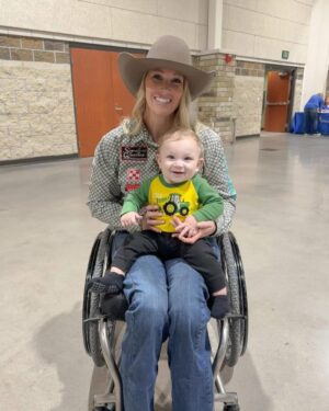 Amberley Snyder Instagram - 🎤 Just some speaking pics with cool people 🎤

#amberleysnyder #walkriderodeo #motivationalspeaker 
❤️ @purinaperformancehorse 
❤️ @cinchjeans 
❤️ @redmondequine 
❤️ @officialharttrailer
❤️ @signaturequarters 
❤️ @_classicequine 
❤️ @bemerhorseset 
❤️ @summit_animalhealth 
❤️ Mccollee land & Livestock 
❤️ @farnamhorse / @purishield 
❤️ southvalleyequinehospital
❤️ @americanhatco 
❤️ @montana.silversmiths
❤️ @silverliningherbs 
❤️ @equstreamz