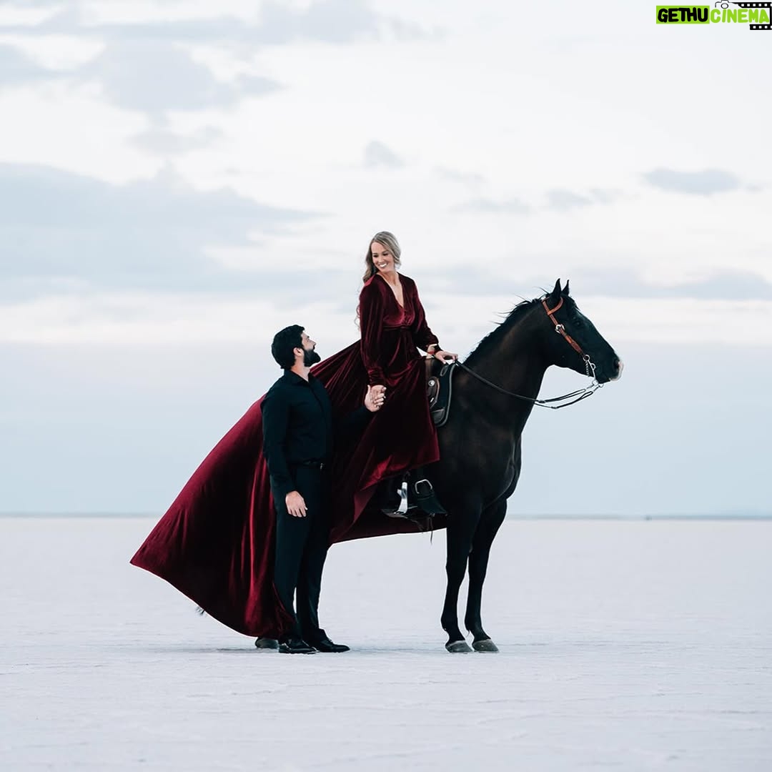 Amberley Snyder - 13.6K Likes - 🥰 Pretty lucky with all these Valentines 💘
#amberleysnyder #walkriderodeo #atppower #frenchopen #tinktink #elliemae #fairytalewedding