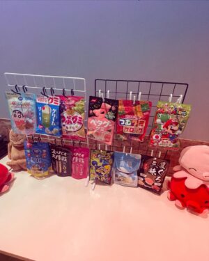 Ami Oonuki Instagram - ano 対バン公演「ニャンオェちゃん vs チュープリくんツアー」Zepp Osaka Bayside、お呼ばれしてきました‼️お誘いありがとう‼️嬉しかったし楽しかった〜！次は一緒に「ちゅ、多様性」を踊りながら歌いたい🫶🌈🌈🫶
photo by 横山マサト
#puffy #puffyamiyumi #ano #ニャンオェちゃんvsチュープリくんツアー  #初めてのzepposakabayside #大阪雪降ってた #今年初めて寒いと思ったよね #MCでもっとanoの好きなところ言いたかった #改めて言うとか照れるな #でもかなり好き🫶 #ていうかあのちゃんてめちゃスタイルよし子だけど #いつも何食べてんだろ #と思ってたら #ケータリングにコンビニ以上のグミあった #あのちゃんはグミ食べてんだね #てことはちいかわなのかね #お誘いほんとに嬉しかったな #我々は来週も大阪と兵庫でライブです #どっちもワンマンライブなので #今日よりもう少しアレです🫣 #来てね〜